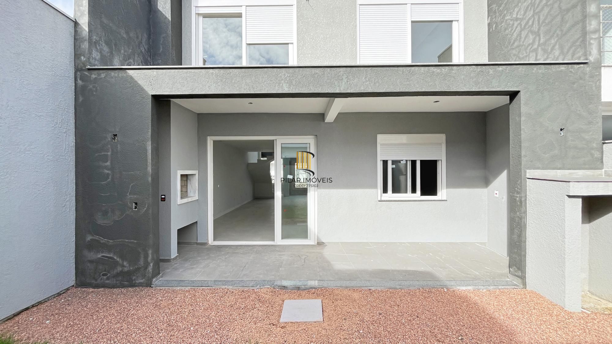 Casa 4 dormitórios( 1 dorm térreo) no Condomínio Villa Amalfi, na zona sul de Porto Alegre.