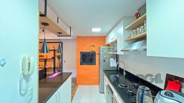 Apartamento em Porto Alegre, no bairro Cristal, com 2 dormitório(s), e 2 banheiros, à venda.
