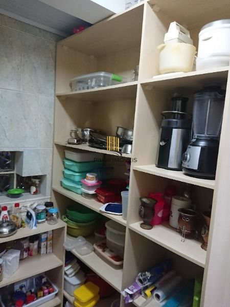 Casa em Porto Alegre, no bairro Espirito Santo, com 4 dormitório(s), e 4 banheiros, à venda.