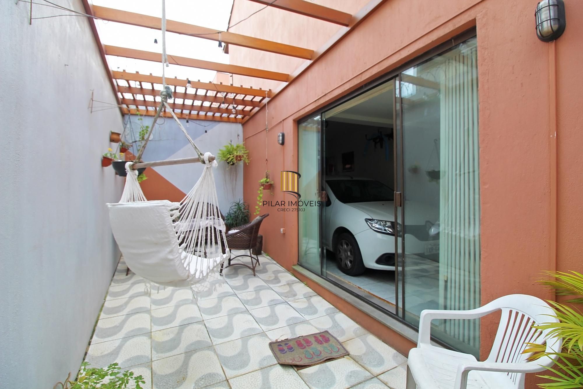 Casa em condomínio com 3 dormitórios, sendo 1 suíte com closet e sacada