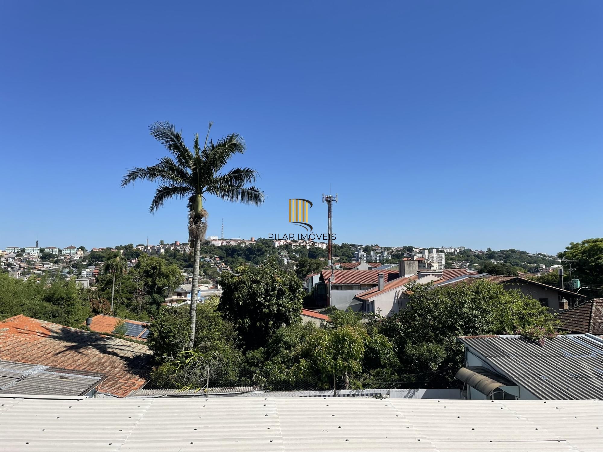 Casa Condominio em Porto Alegre, no bairro Nonoai, com 2 dormitório(s), e 2 banheiros, à venda.