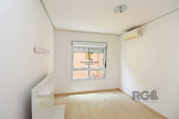 Casa Condominio em Porto Alegre, no bairro Pedra Redonda, com 3 dormitório(s), e 3 banheiros, à venda.