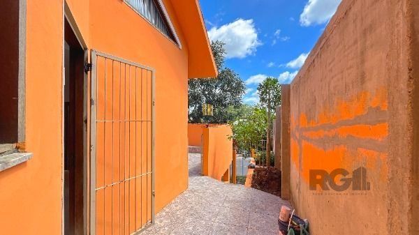 Casa para Venda - 144m², 2 dormitórios, 2 vagas - Lomba do Pinheiro