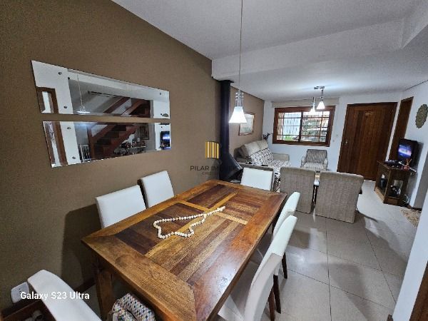 Casa Condominio em Porto Alegre, no bairro Ipanema, com 3 dormitório(s), e 3 banheiros, à venda.