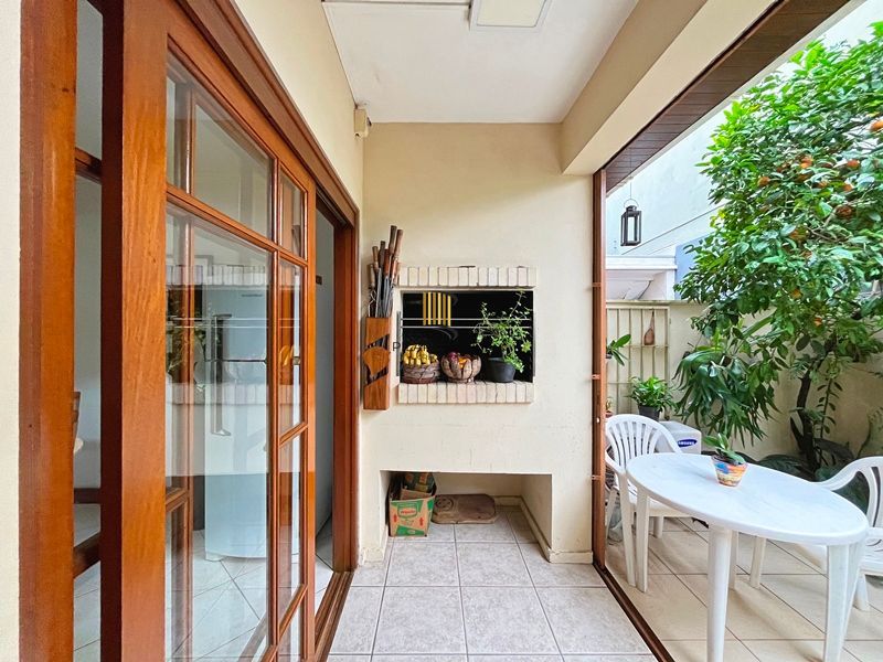Casa 3 dormitórios no bairro Ipanema