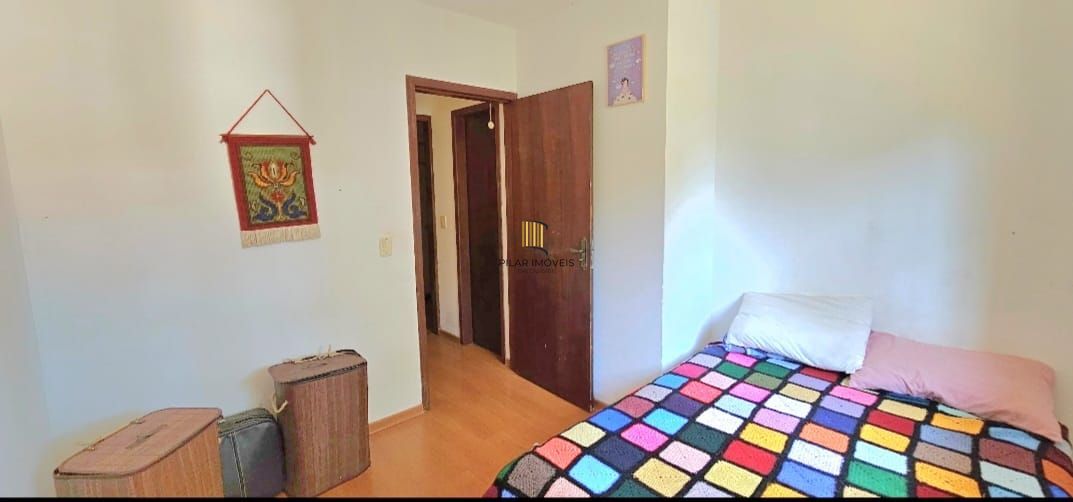 Casa em Porto Alegre, no bairro Hípica, com 2 dormitório(s), e 2 banheiros, à venda.