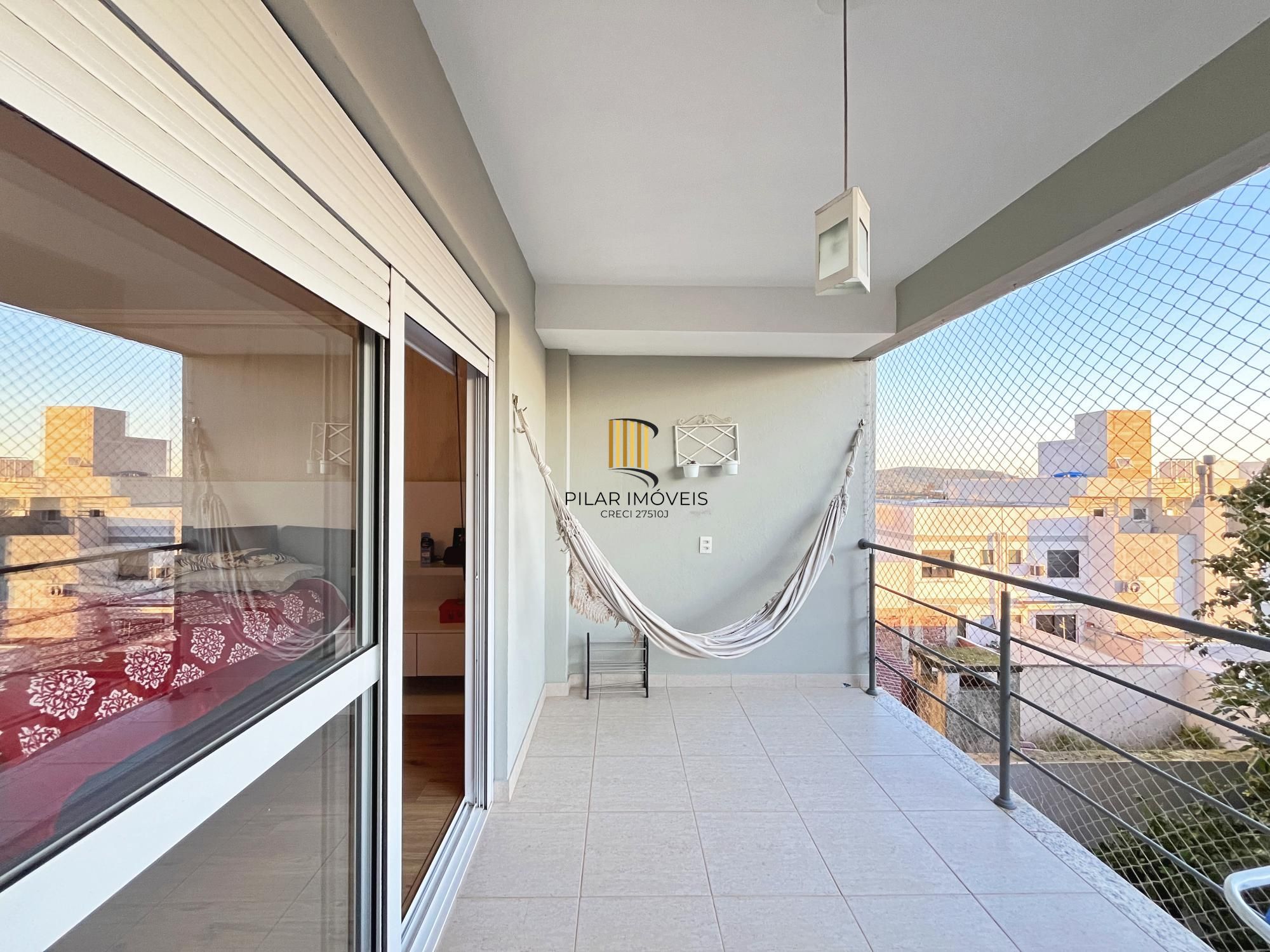 Casa para Venda - 270m², 3 dormitórios, sendo 1 suites, 2 vagas - Guarujá
