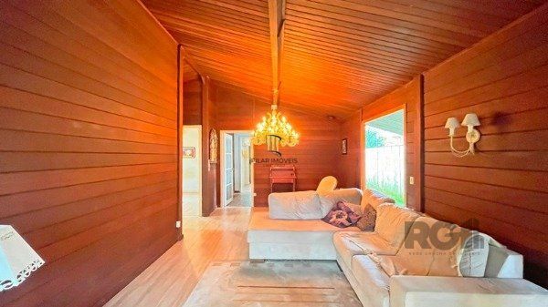 Casa em Porto Alegre, no bairro Ipanema, com 3 dormitório(s), e 3 banheiros, à venda.
