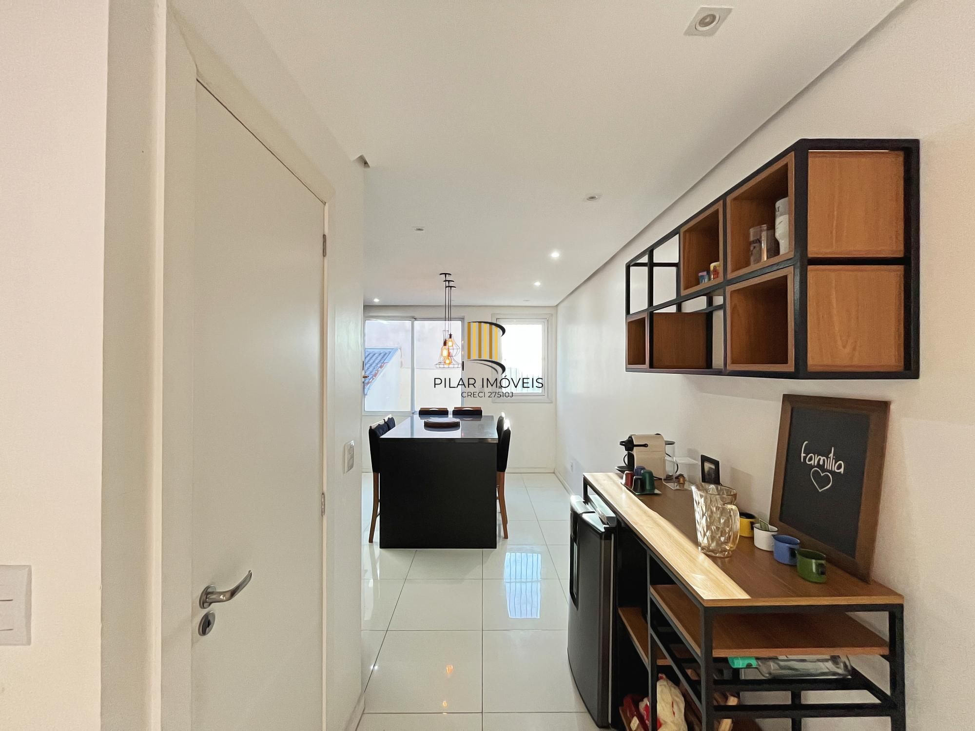 Casa 3 dormitórios no bairro Guarujá