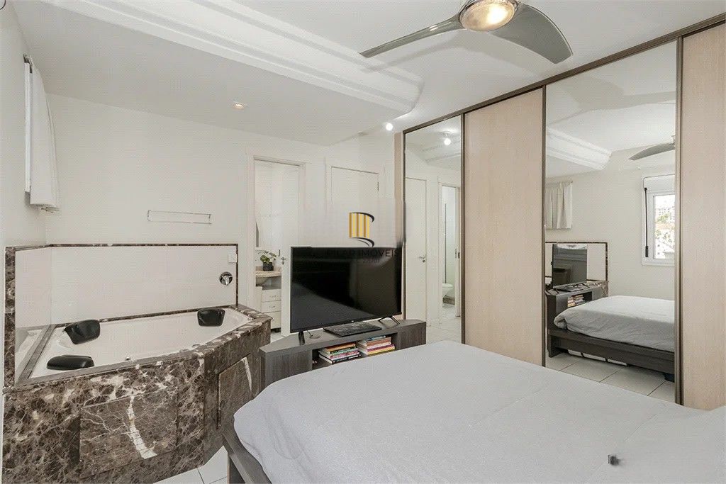 Apartamento com 2 dormitórios, 2 vagas, 65m2 coração do Menino Deus.