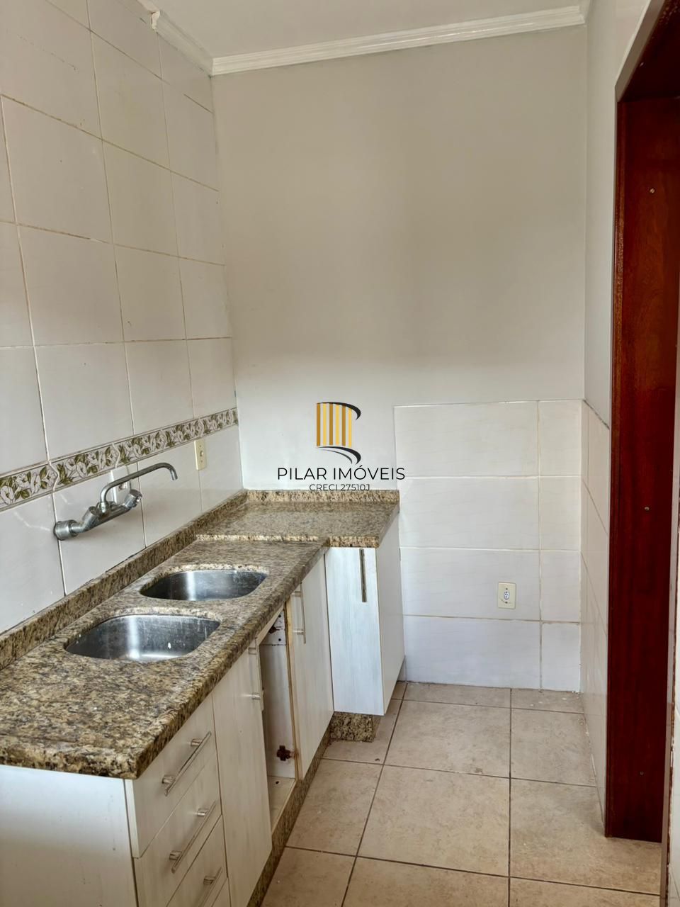 Casa 2 dormitórios no bairro Hípica