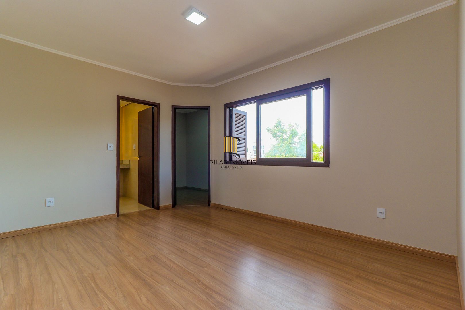 Excelente residência com 4 dormitórios