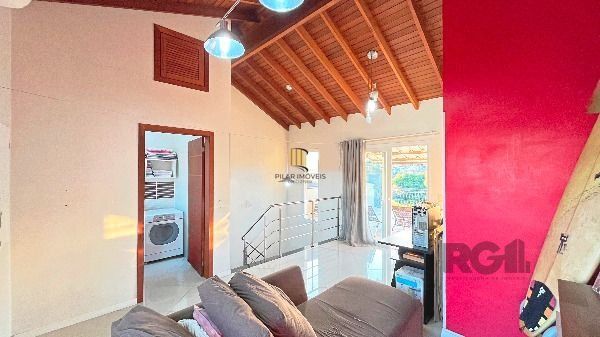Casa em Porto Alegre, no bairro Hípica, com 3 dormitório(s), e 3 banheiros, à venda.