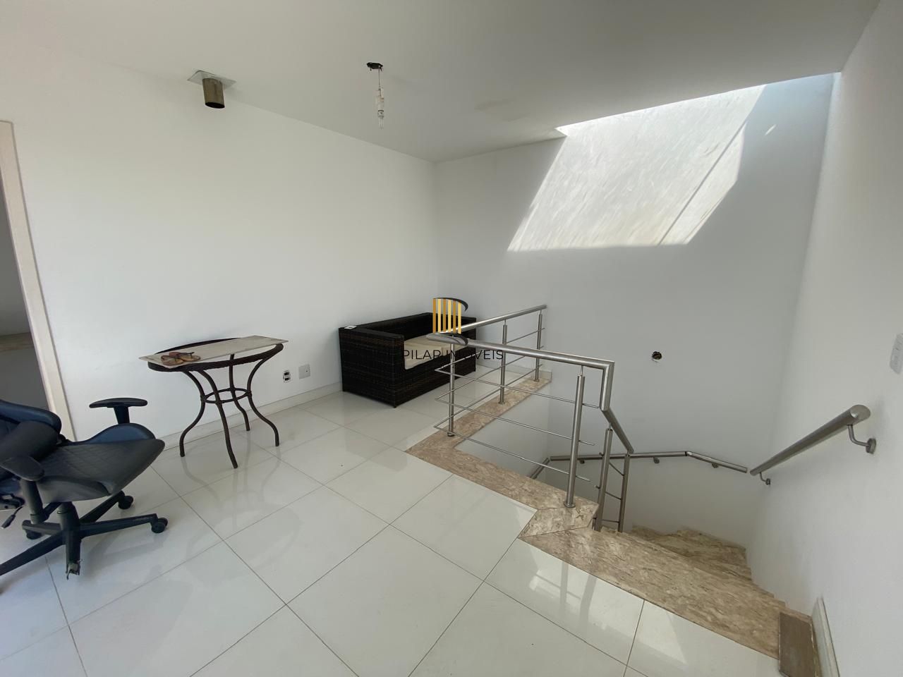 Casa em condomínio semimobiliada, no Lagos de Nova Ipanema