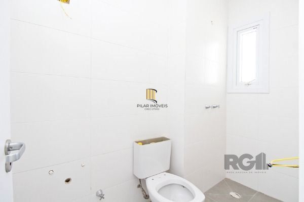 Sobrado para Venda - 100m², 3 dormitórios, sendo 3 suites, 2 vagas - Portal Do Guarujá