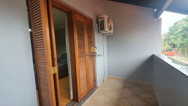 Casa em Porto Alegre, no bairro Ipanema, com 3 dormitório(s), e 3 banheiros, à venda.