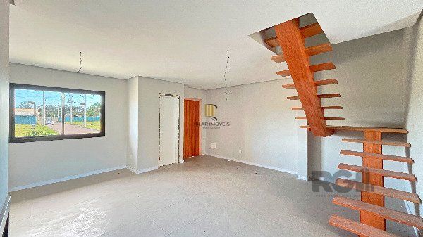 Casa em Porto Alegre, no bairro Hípica, com 3 dormitório(s), e 3 banheiros, à venda.