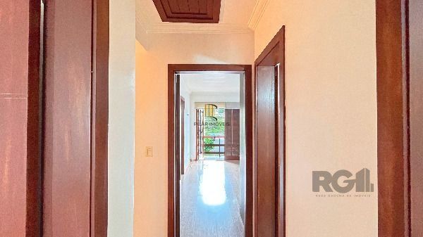 Casa em Porto Alegre, no bairro Hípica, com 3 dormitório(s), e 3 banheiros, à venda.