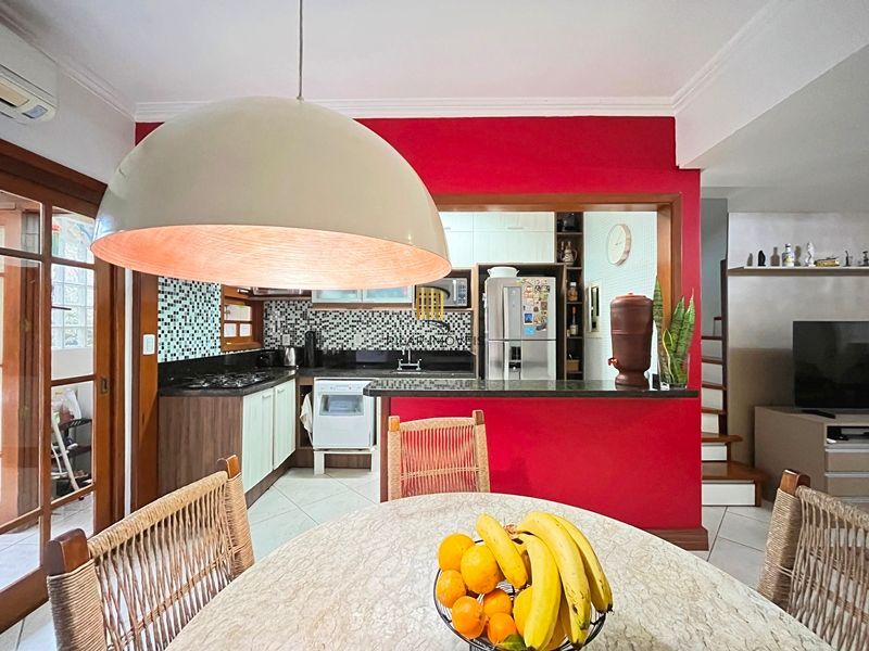Casa 3 dormitórios no bairro Ipanema