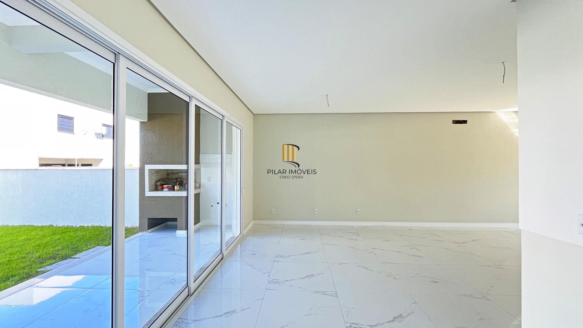 Casa em Porto Alegre, no bairro Hípica, com 3 dormitório(s), e 3 banheiros, à venda.