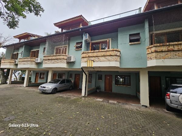 Casa Condominio em Porto Alegre, no bairro Ipanema, com 3 dormitório(s), e 3 banheiros, à venda.