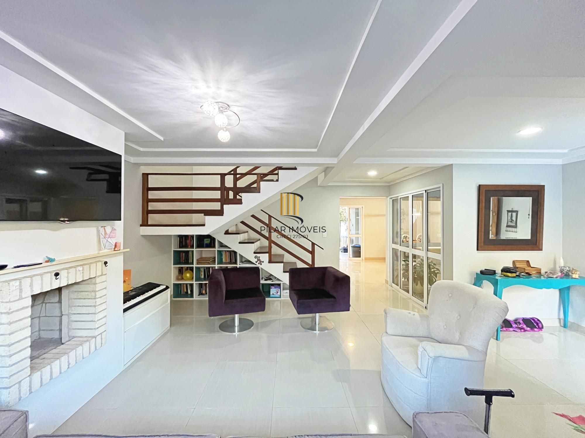 Casa para Venda - 270m², 3 dormitórios, sendo 1 suites, 2 vagas - Guarujá