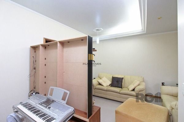 Casa em Porto Alegre, no bairro Tristeza, com 3 dormitório(s), e 3 banheiros, à venda.