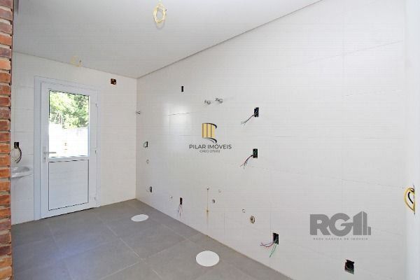 Sobrado para Venda - 100m², 3 dormitórios, sendo 3 suites, 2 vagas - Portal Do Guarujá