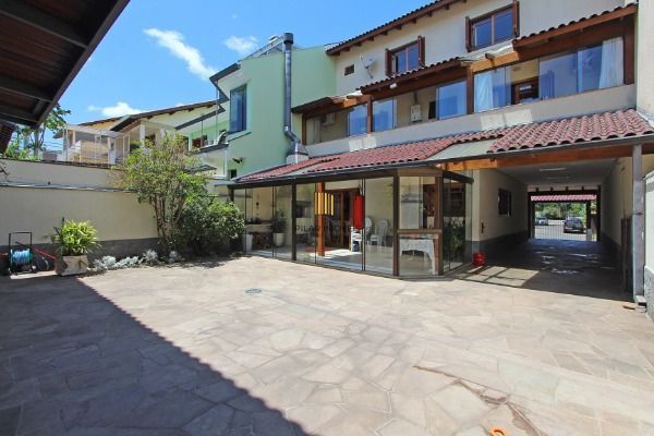 Casa para Venda - 360m², 3 dormitórios, sendo 1 suites, 4 vagas - Portal do Guarujá