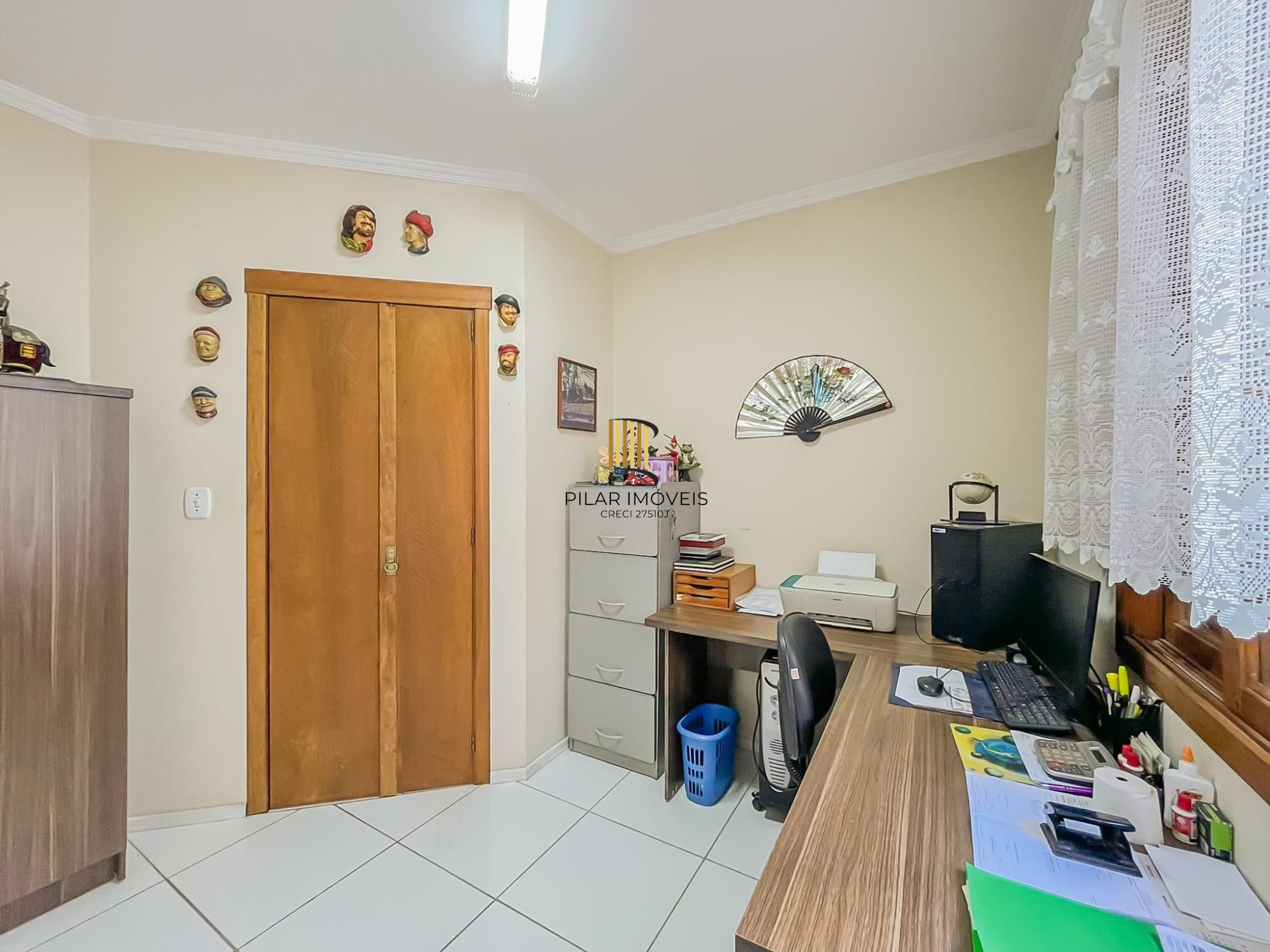 Casa 3 dormitórios no bairro Hípica