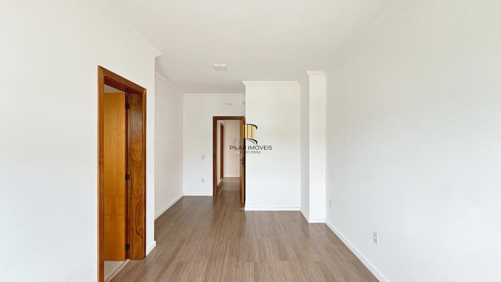 Casa em Porto Alegre, no bairro Hípica, com 3 dormitório(s), à venda.