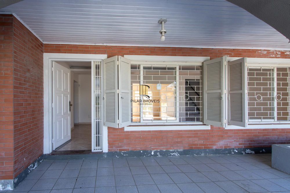 Casa 4 dormitórios no bairro Hípica