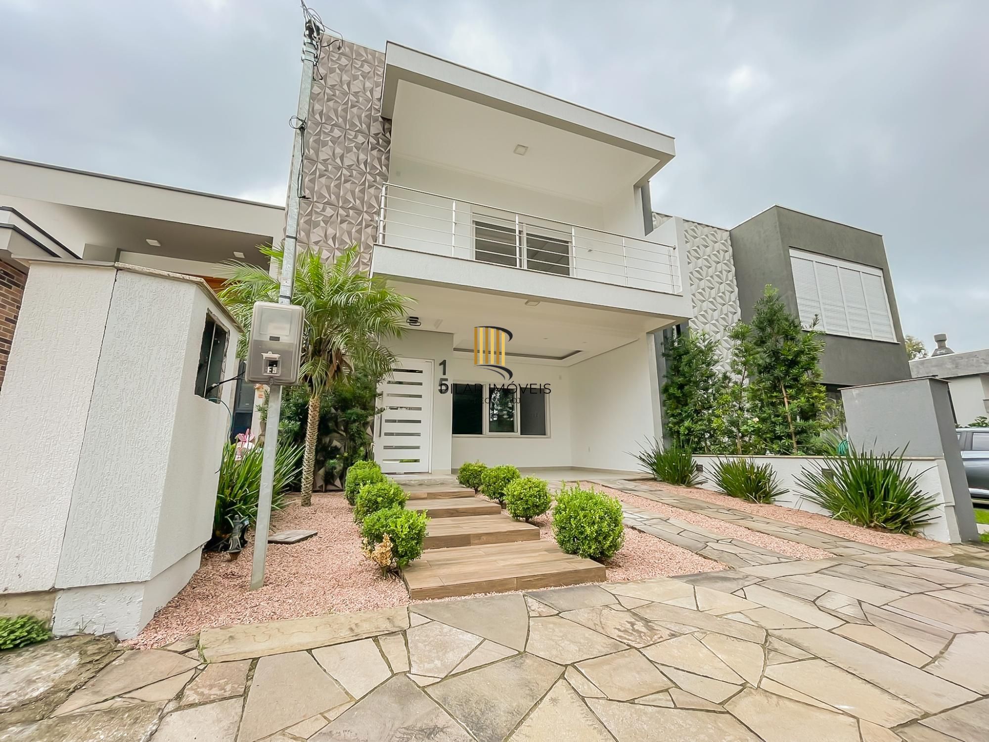 Casa ampla com piscina e suíte diferenciada em condomínio no Lagos de Ipanema zona Sul de Porto Alegre !