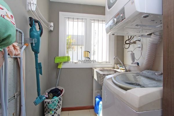 Ótima Casa com 3 dormitórios, semi mobiliada, pátio e vaga para carro.