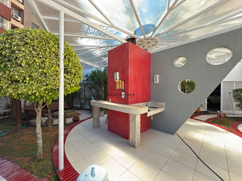 Apartamento com 2 dormitórios, 2 vagas, 65m2 coração do Menino Deus.