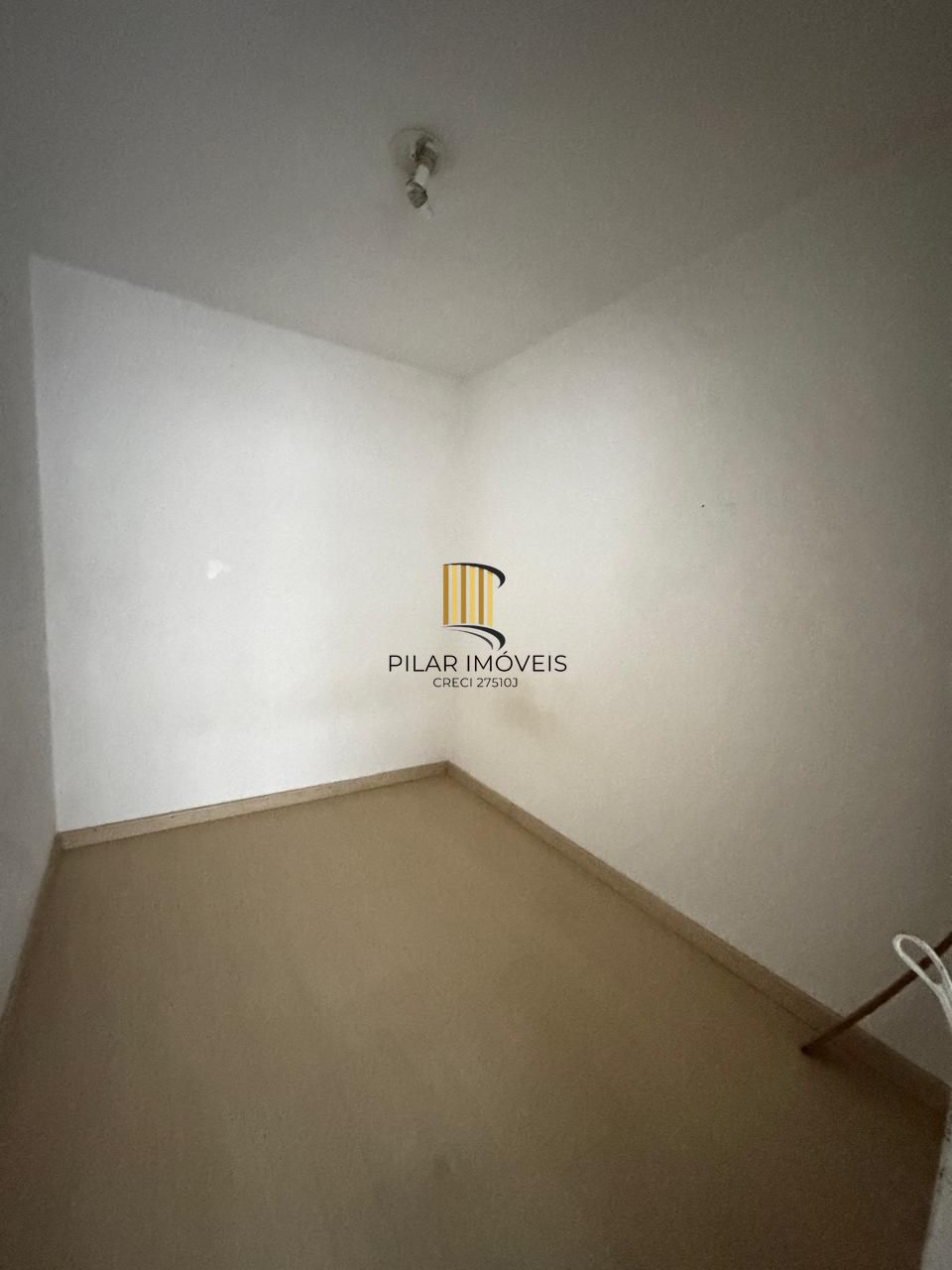 Em frente ao estádio beira Rio, apartamento 2 D , com 79m²,semi mobiliado.