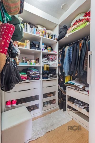 Casa Condominio em Porto Alegre, no bairro Vila Conceição, com 3 dormitório(s), e 3 banheiros, à venda.