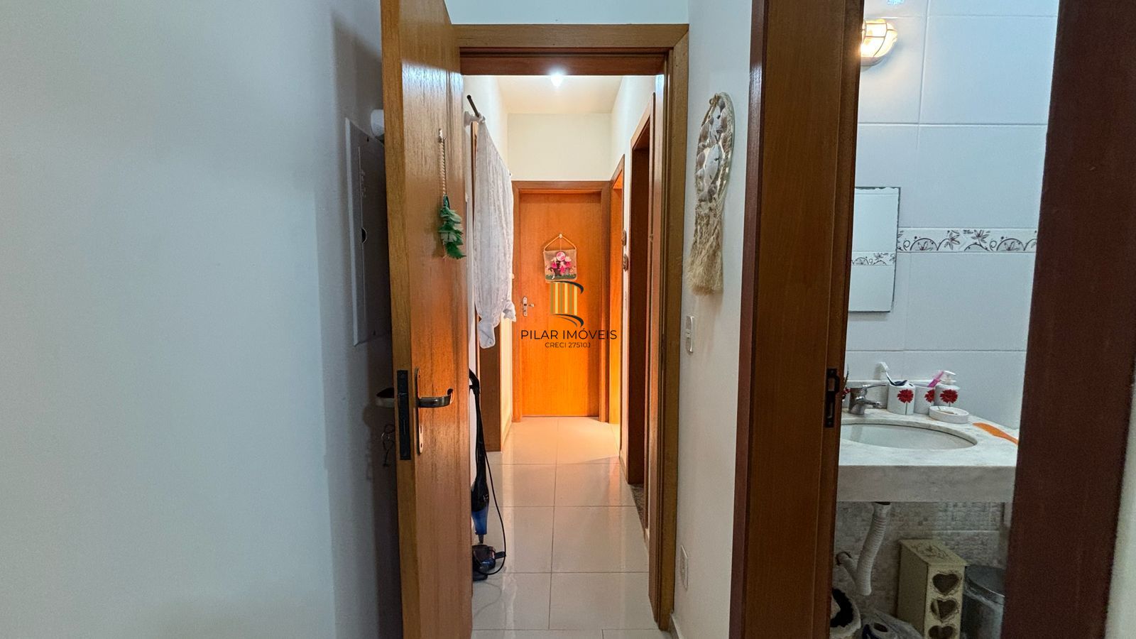 Casa 3 dormitórios no bairro Guarujá