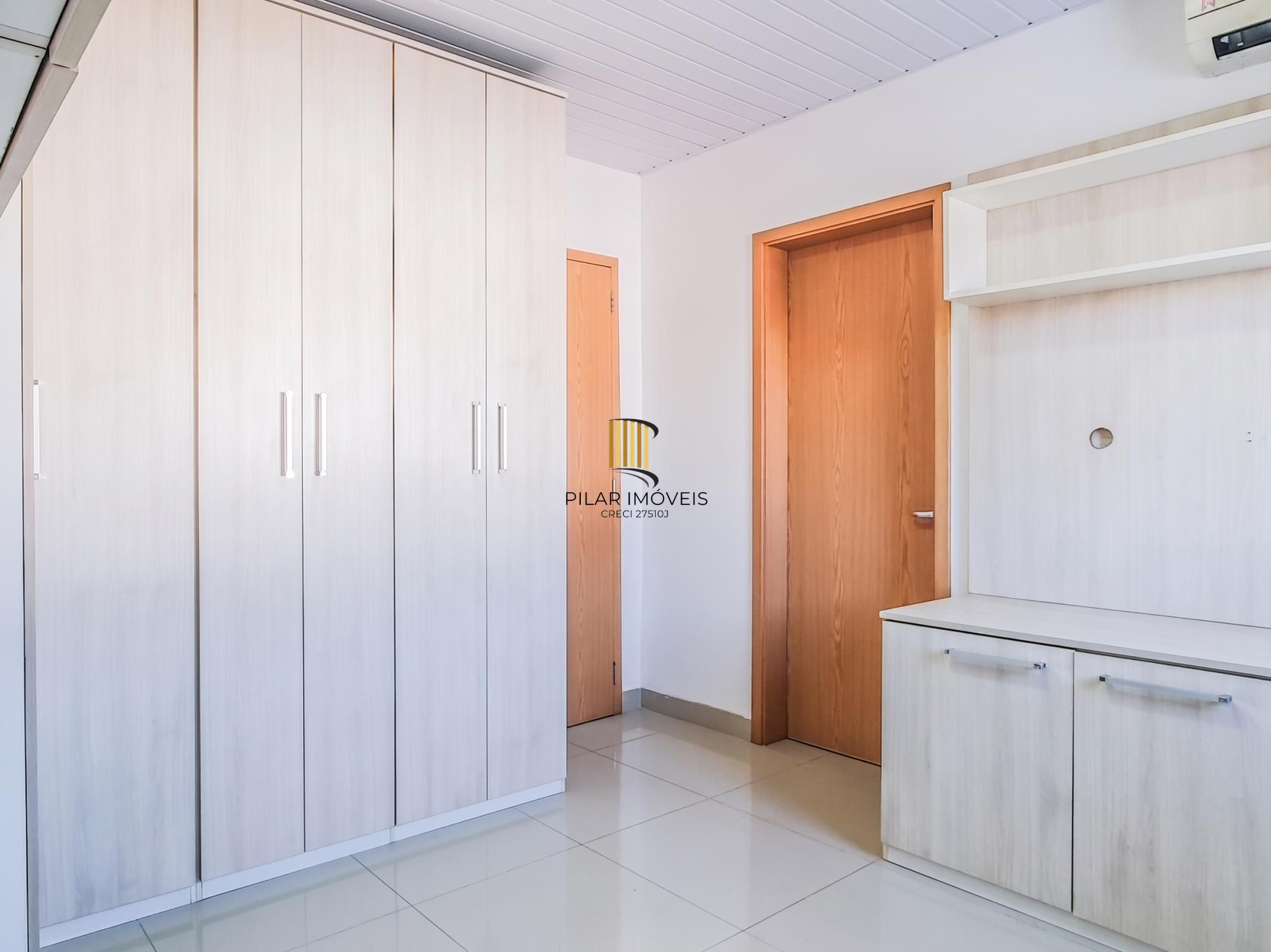 Casa de Condomínio 3 dormitórios no bairro Hípica