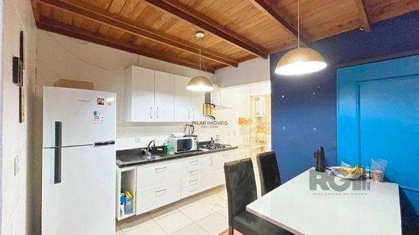 Casa em Porto Alegre, no bairro Hípica, com 2 dormitório(s), e 2 banheiros, à venda.