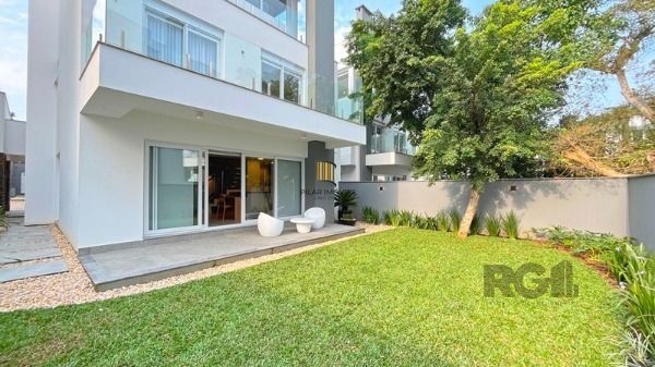Casa Condominio para Venda - 364m², 3 dormitórios, sendo 3 suites, 2 vagas - Pedra Redonda
