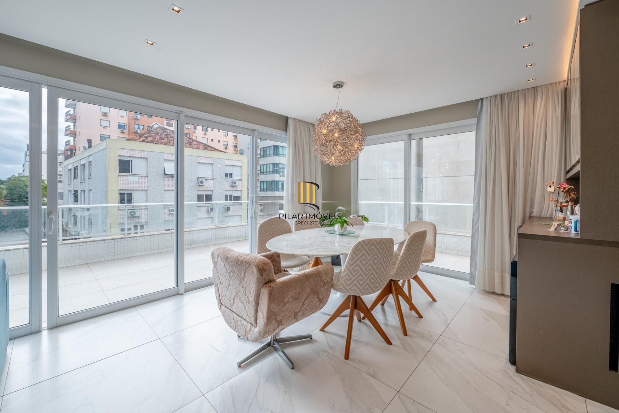 Apartamento Garden com 3 dormitórios e 3 vagas, no coração do Menino Deus!