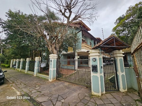 Casa Condominio em Porto Alegre, no bairro Ipanema, com 3 dormitório(s), e 3 banheiros, à venda.