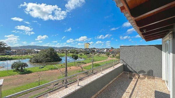 Casa em Porto Alegre, no bairro Hípica, com 3 dormitório(s), e 3 banheiros, à venda.