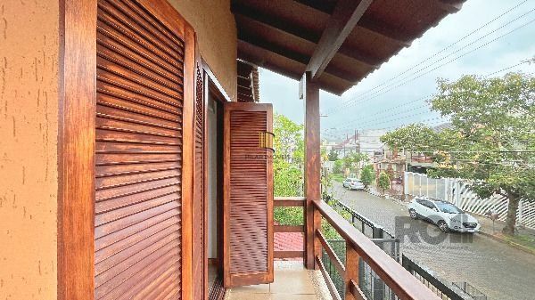 Casa em Porto Alegre, no bairro Hípica, com 3 dormitório(s), e 3 banheiros, à venda.