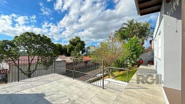 Casa Condominio em Porto Alegre, no bairro Santa Tereza, com 3 dormitório(s), e 3 banheiros, à venda.