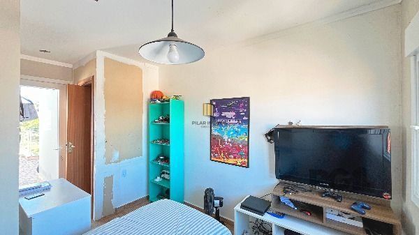 Casa em Porto Alegre, no bairro Guarujá, com 3 dormitório(s), e 3 banheiros, à venda.