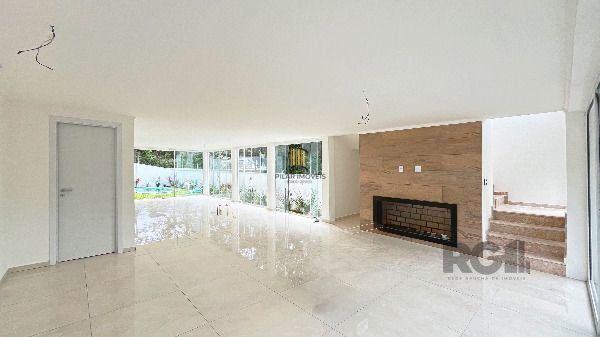 Casa Condominio em Porto Alegre, no bairro Hípica, com 3 dormitório(s), à venda.