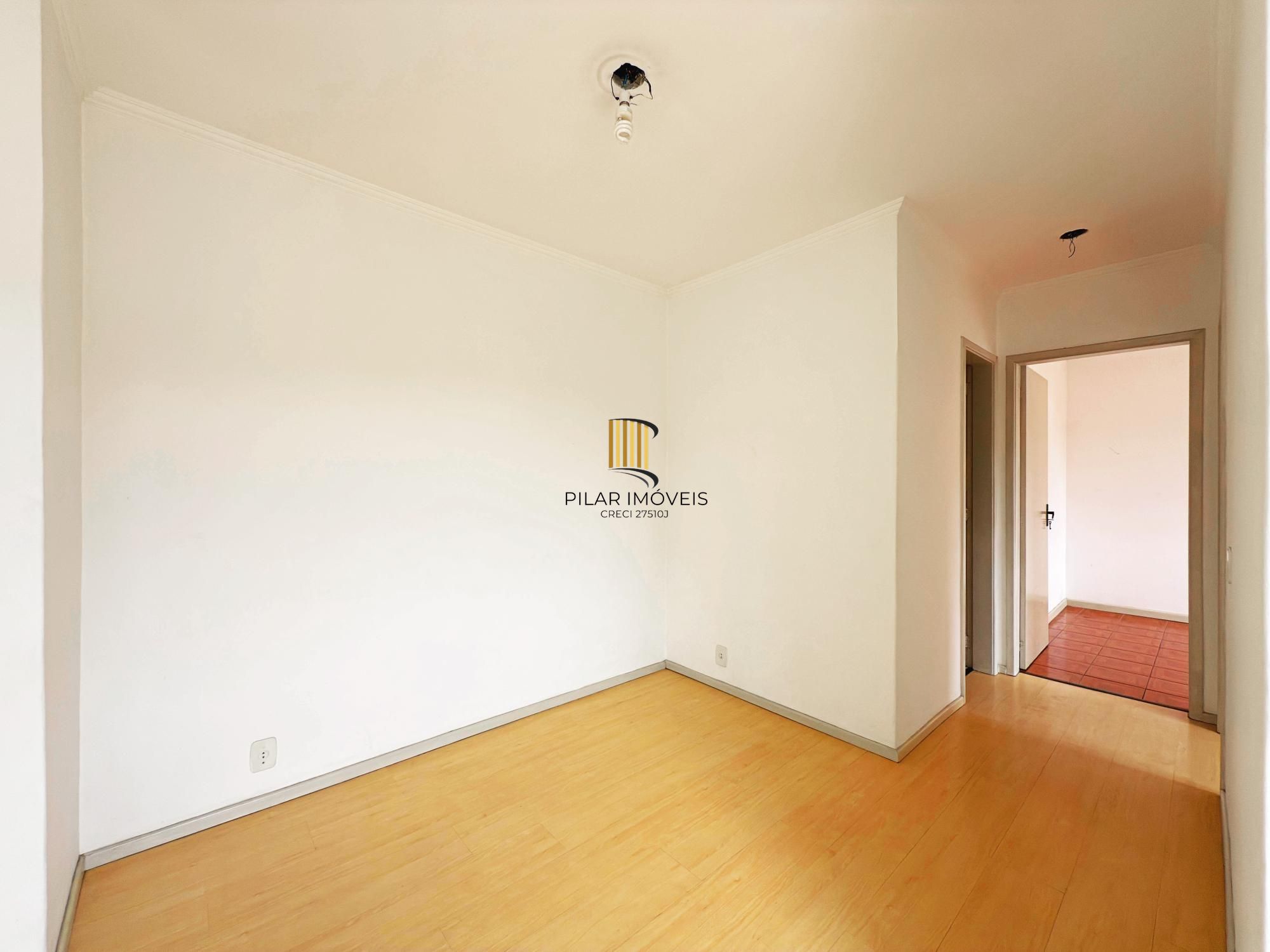 Apartamento de 2 dormitórios junto a Protásio Alves