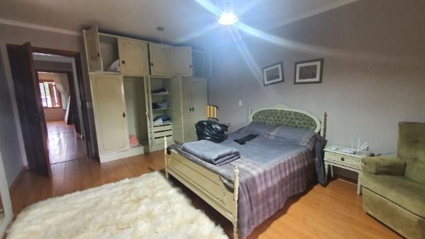 Casa em Porto Alegre, no bairro Ipanema, com 3 dormitório(s), e 3 banheiros, à venda.